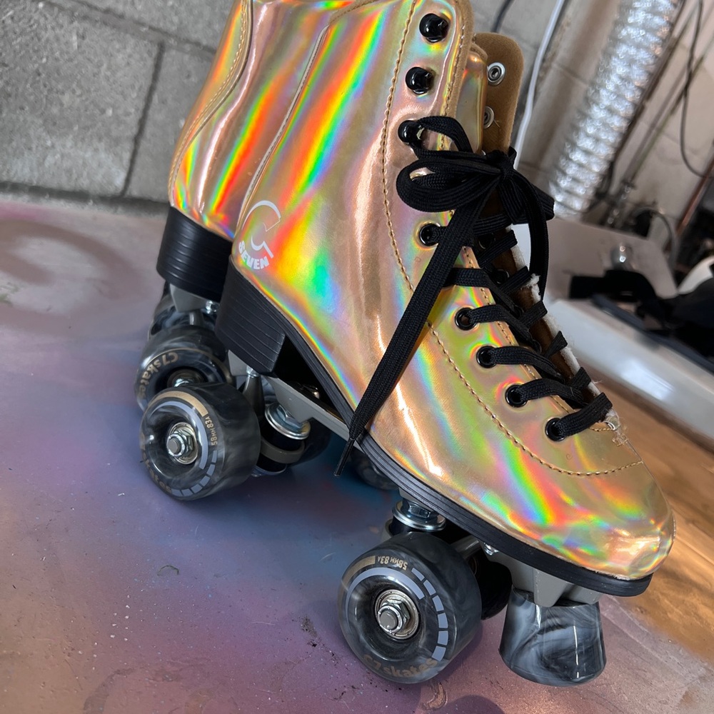 New gold holographic skates with pads